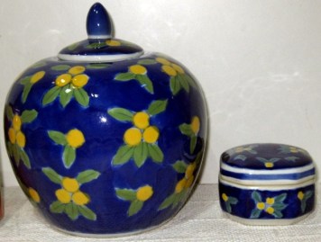 Vasija y caja porcelana azul y amarilla (1)